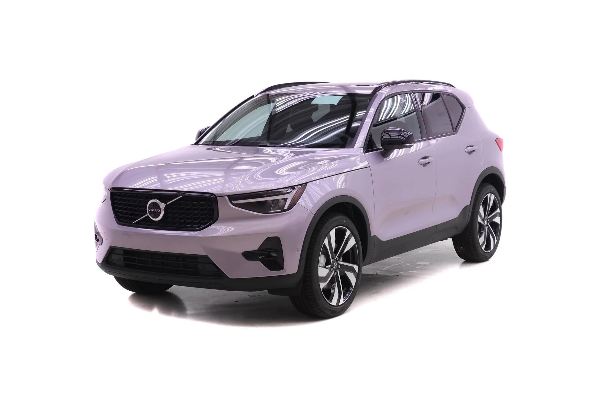 2026 Volvo XC40 B5 Plus Dark AWD's photo