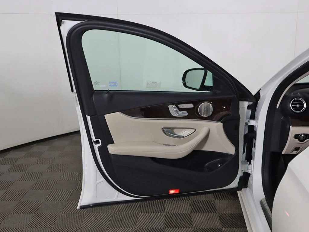 2022 Mercedes-Benz E-Class E350 - Photo 22