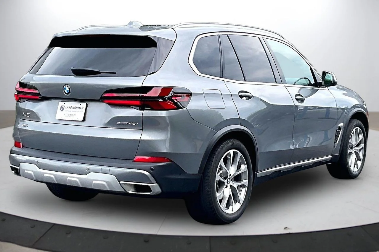Certified Used 2024 Gray BMW xDrive40i image 9