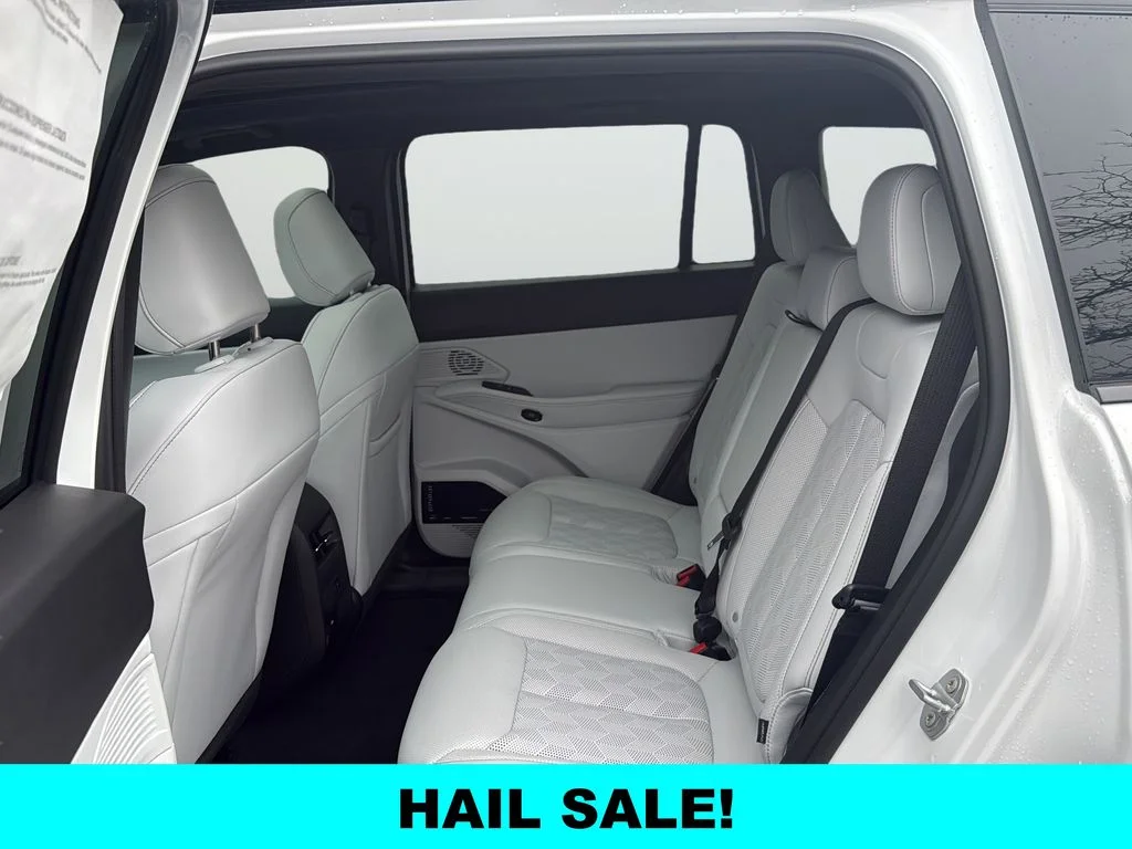 New 2026 Bright White Clear-Coat Exterior Paint Jeep Overland image 17