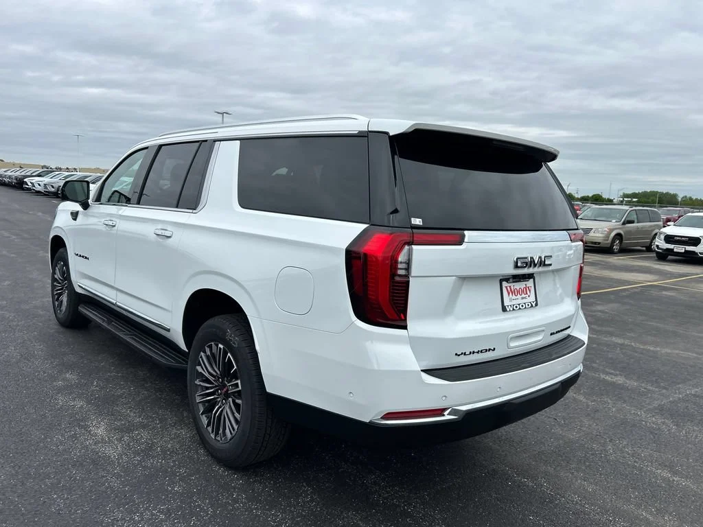 New 2026 Summit White GMC Elevation image 8