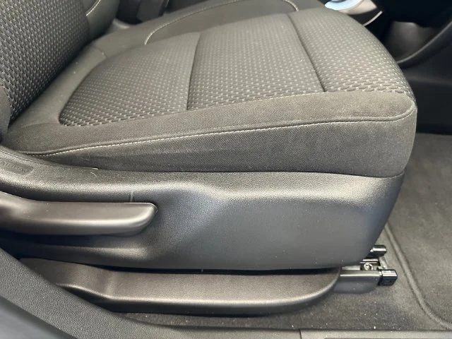 Used 2023 White GMC SLE image 23