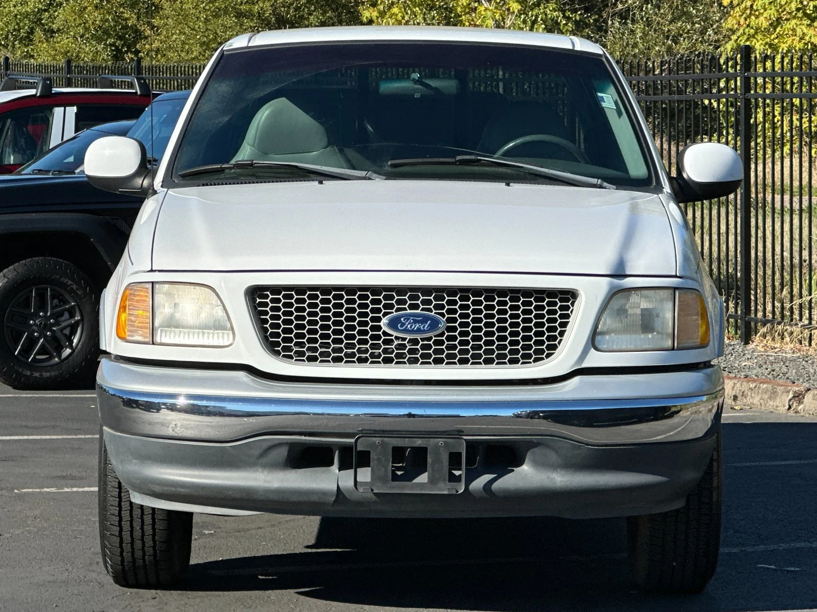 Used 1999 White Ford XLT image 9