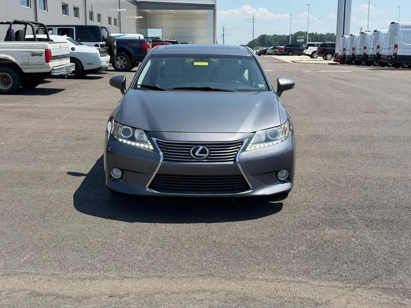 Used 2013 Nebula Gray Pearl Lexus 4dr Sdn image 2