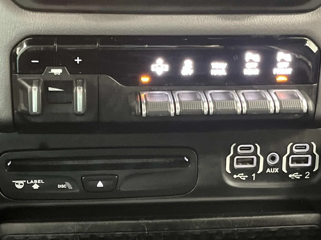 Used 2019 Bright White Clearcoat Ram Rebel Crew Cab 5.7L V8 4x4 1 Owner image 21