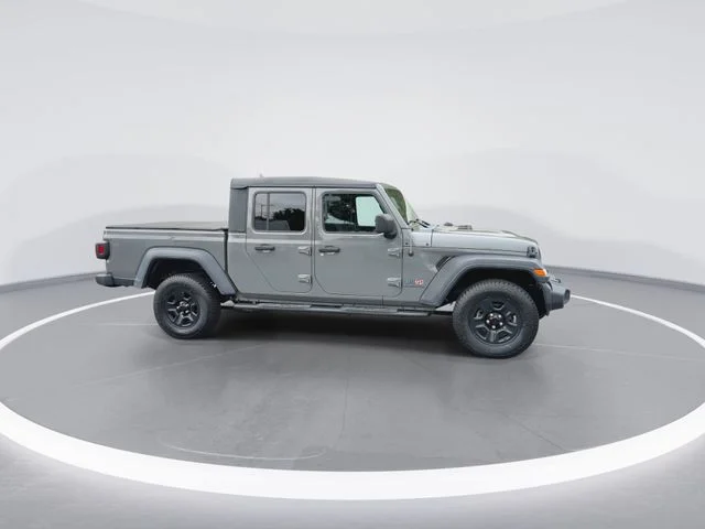 Used 2020 Gray Jeep Sport image 2