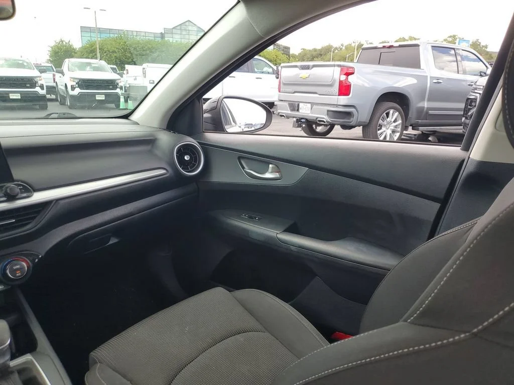 Used 2019 Black Kia LXS image 11