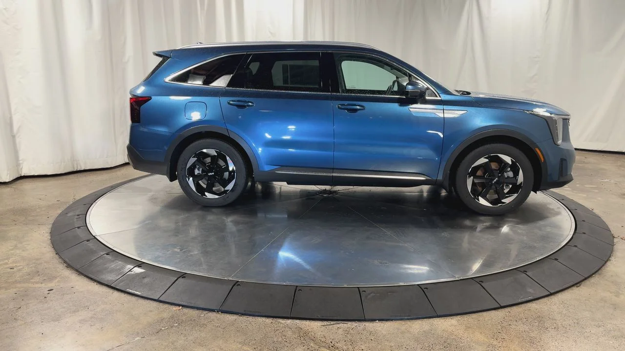 New 2026 Mineral Blue Kia EX image 2