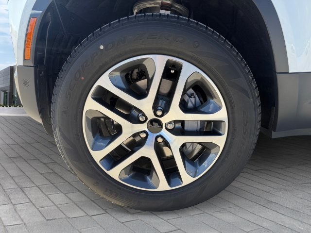 New 2026 Fuji White Land Rover S image 9