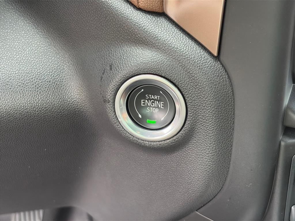 Certified Used 2020 BLACK Chevrolet High Country image 10