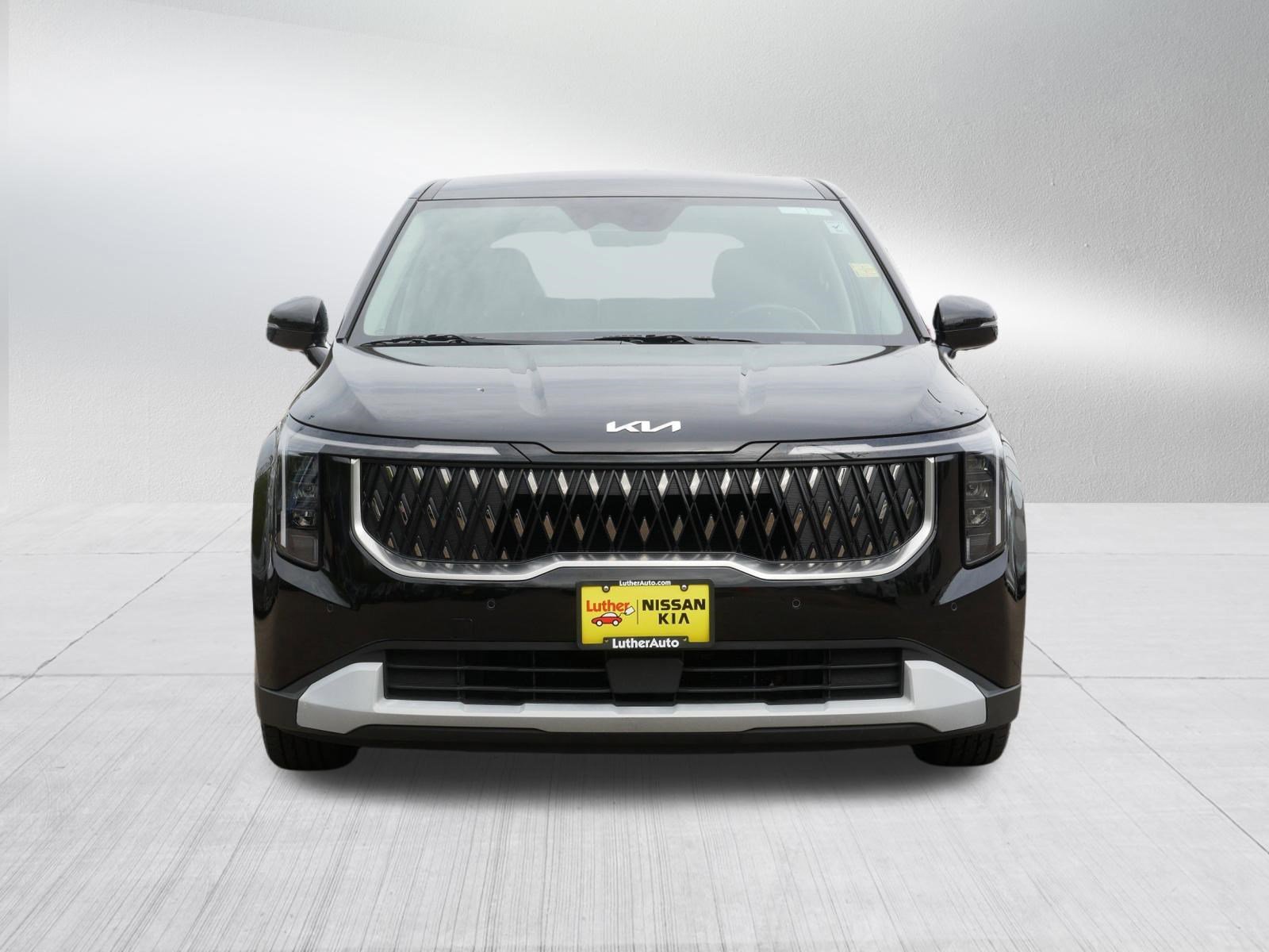 Used 2025 Kia Carnival LXS with VIN KNDNB5K31S6495426 for sale in Inver Grove, Minnesota