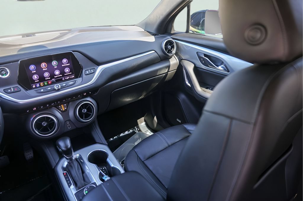 Used 2020 SUMMIT WHITE Chevrolet LT image 29