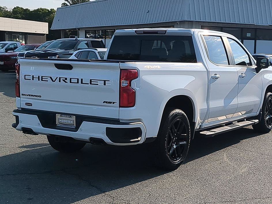 Used 2025 Summit White Chevrolet RST image 5