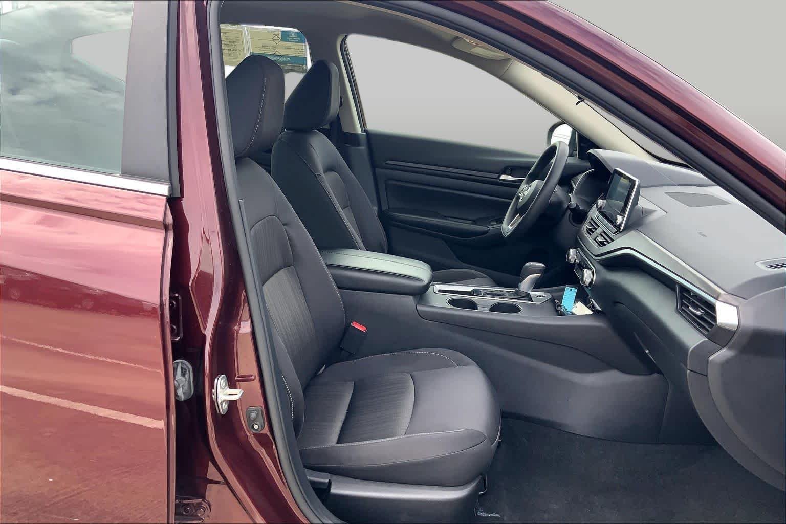 Used 2025 Garnet Pearl Metallic Nissan SV image 9