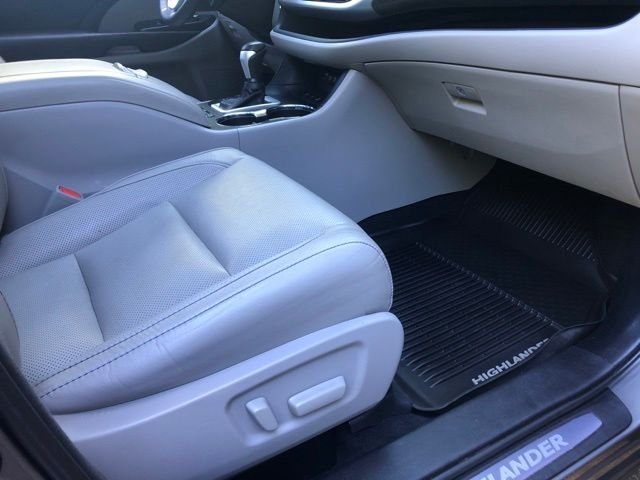 Used 2017 Predawn Gray Mica Toyota Limited Platinum image 17