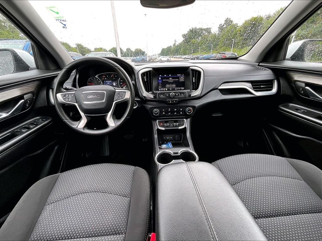 Used 2024 White GMC SLE image 21