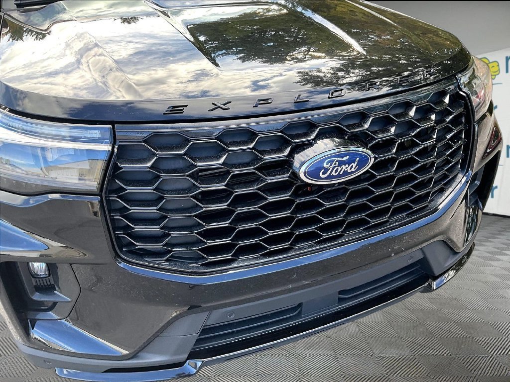Used 2025 Black Metallic Ford ST-Line image 33