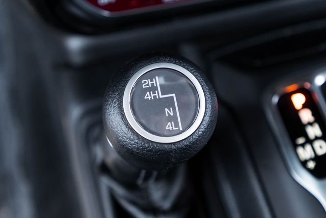 Used 2024 Blue Pearl Jeep Rubicon image 27