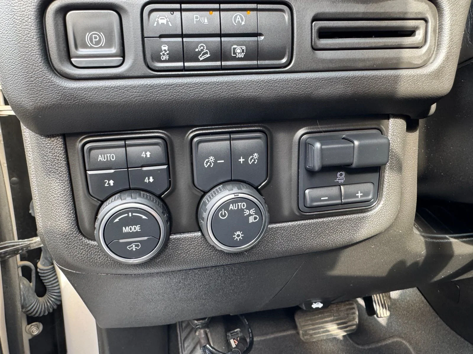 Used 2023 Beige Chevrolet Z71 image 16