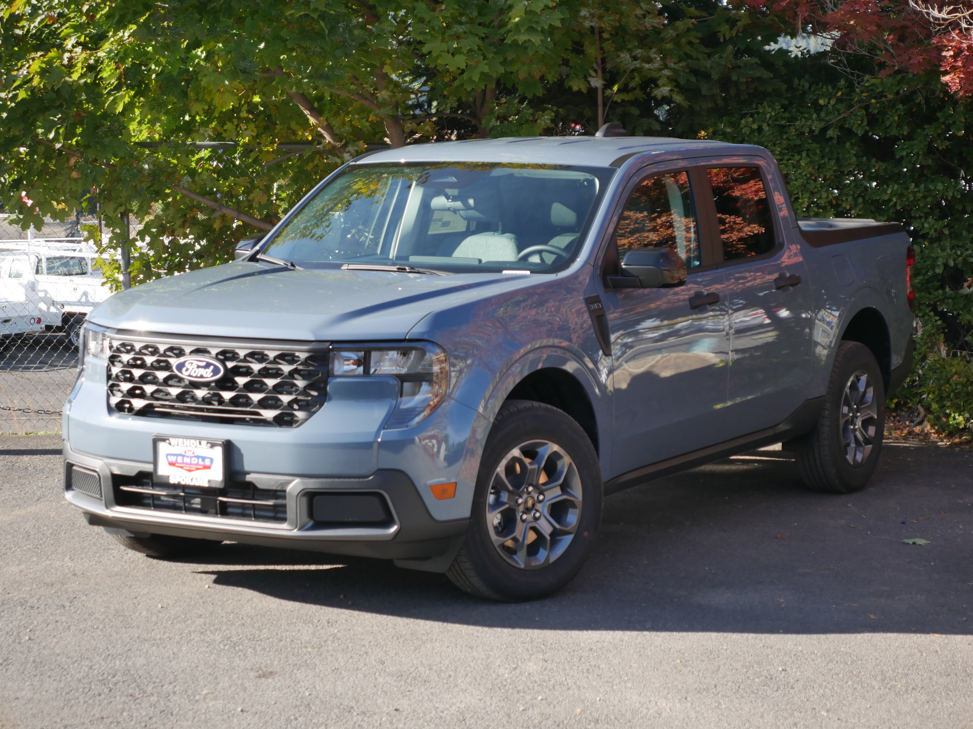 New 2025 Azure Gray Metallic Tri-Coat Ford XLT image 2