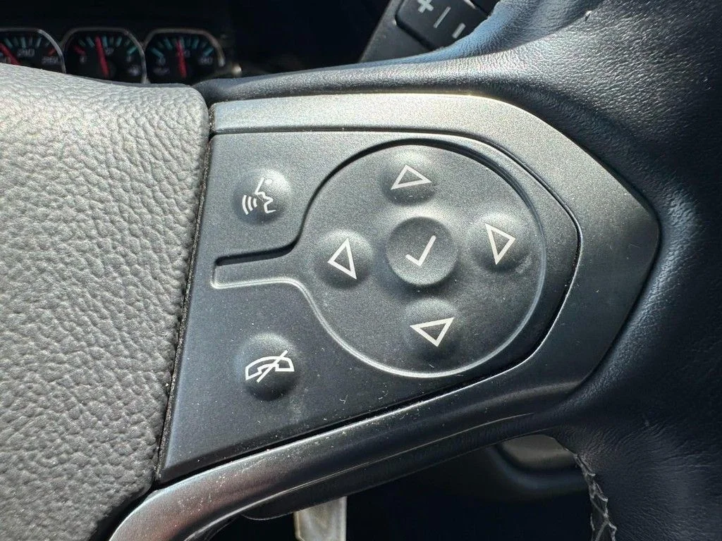 Used 2019 Gray Chevrolet LT image 18