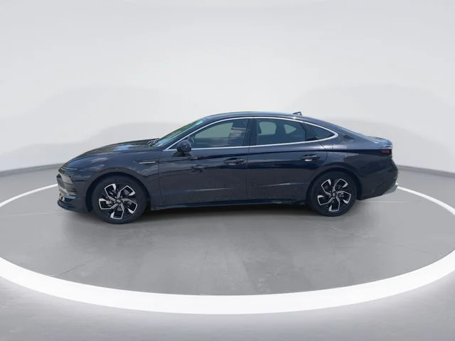 Used 2025 Blue Hyundai SEL image 5