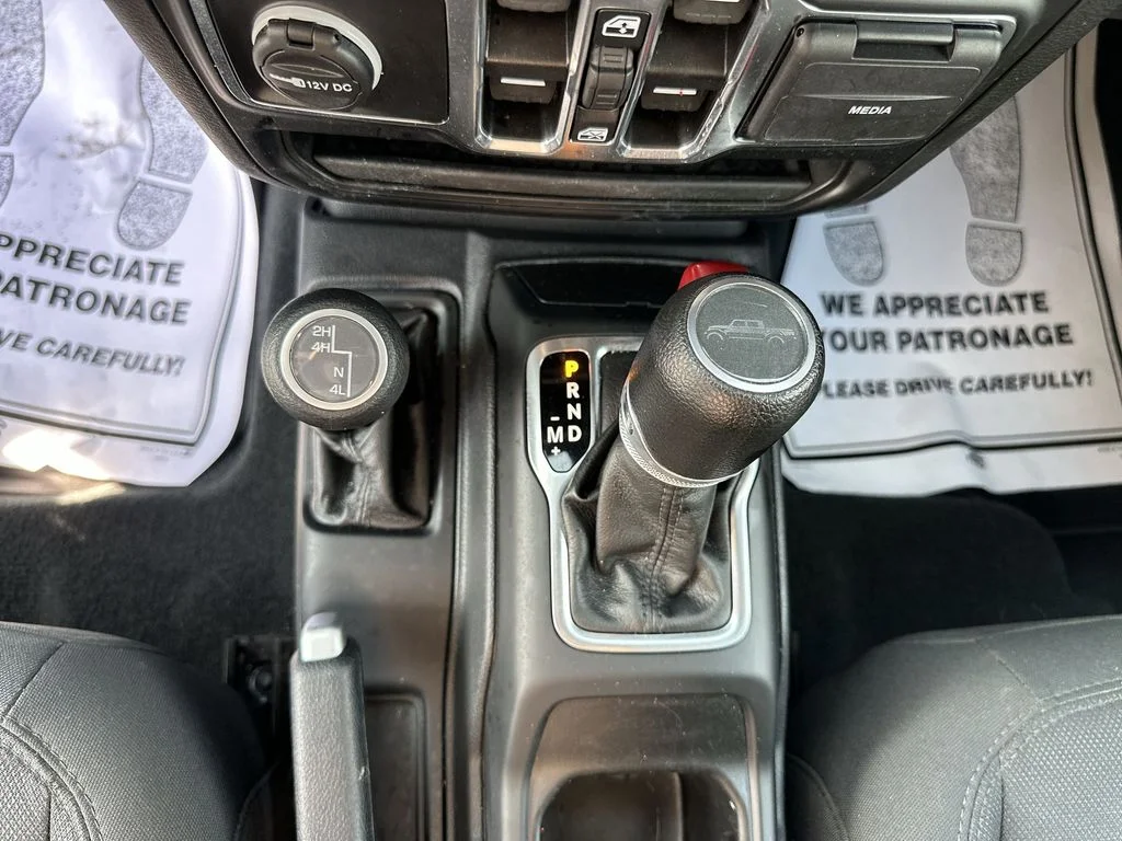 Used 2022 Black Jeep Altitude image 26