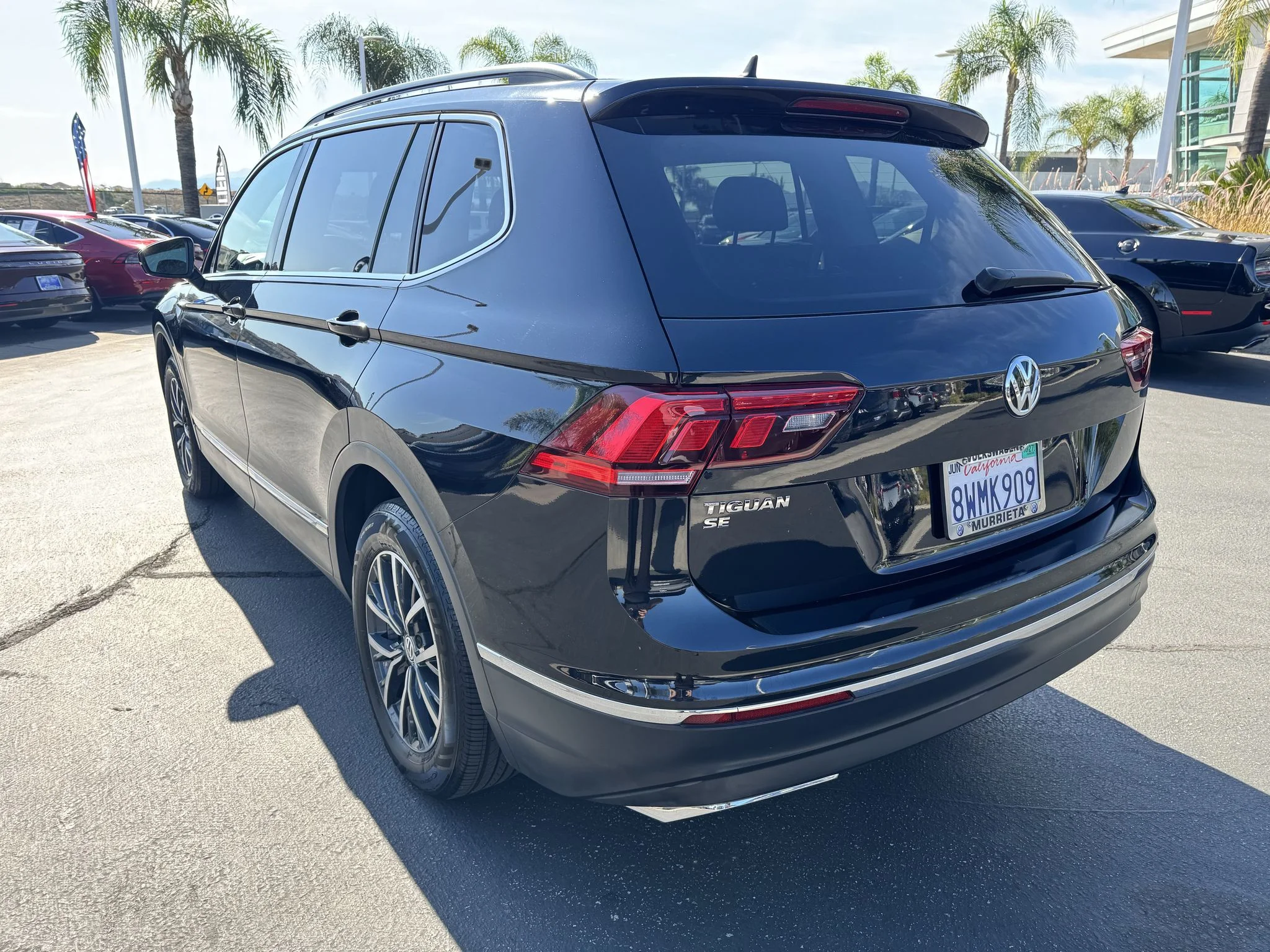 Used 2020 Deep Black Pearl Volkswagen SE image 7