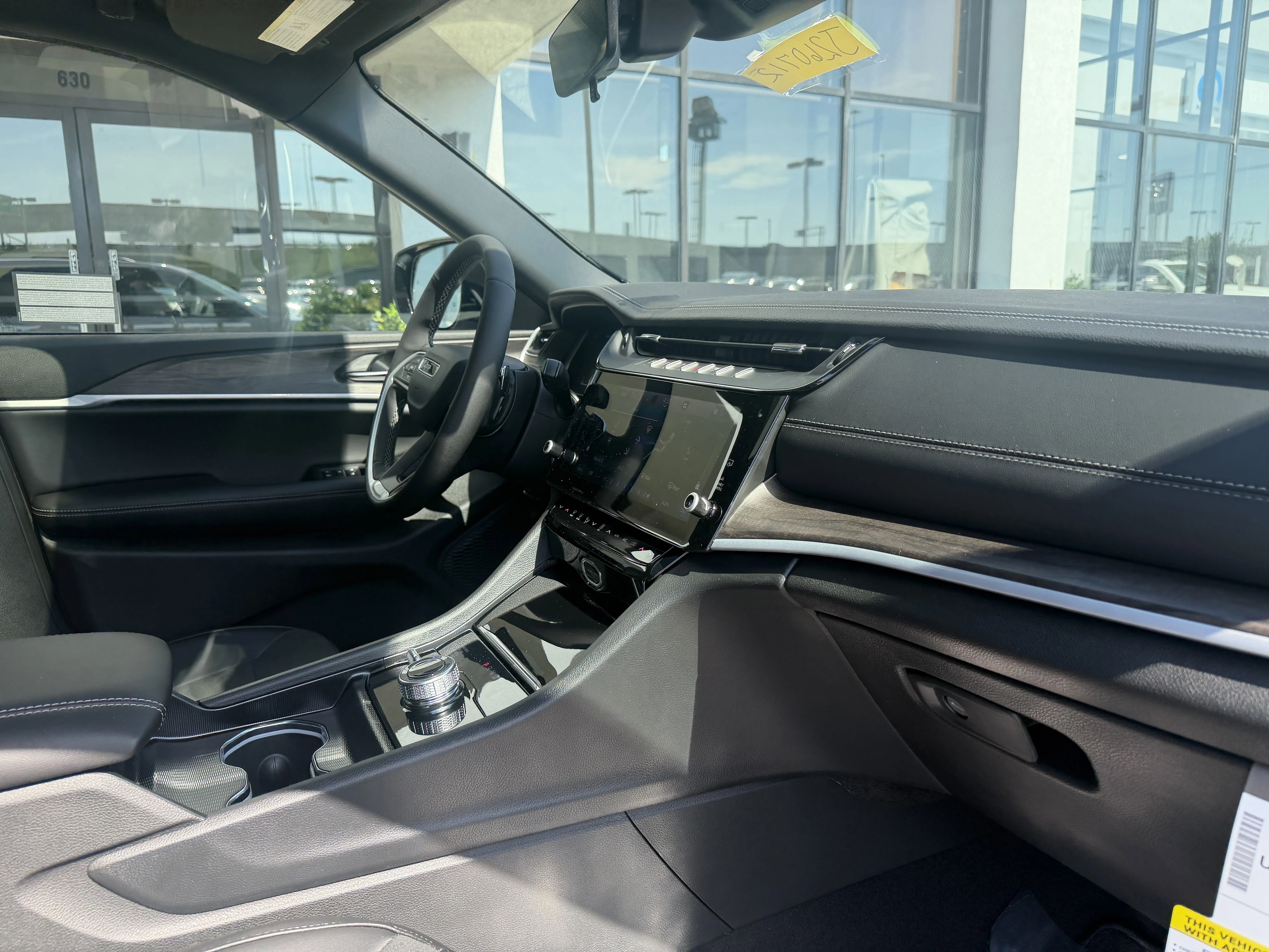 New 2026 Bright White Clear-Coat Exterior Paint Jeep Altitude image 24