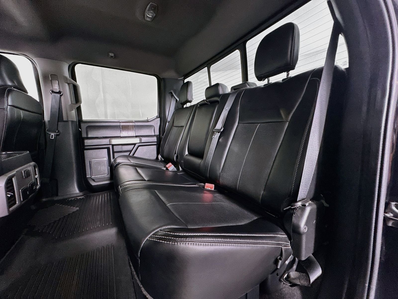 Used 2020 Black Metallic Ford Lariat image 25