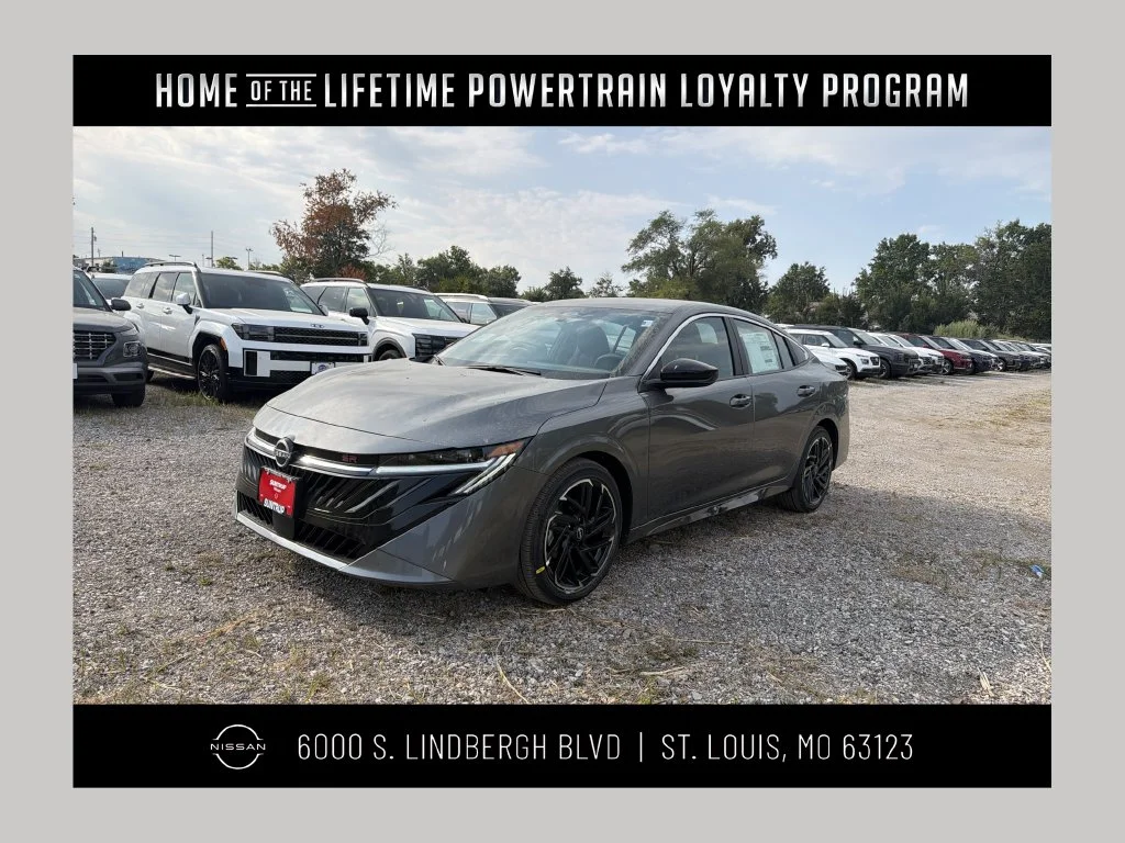 Used 2027 Gray Nissan SR image 1