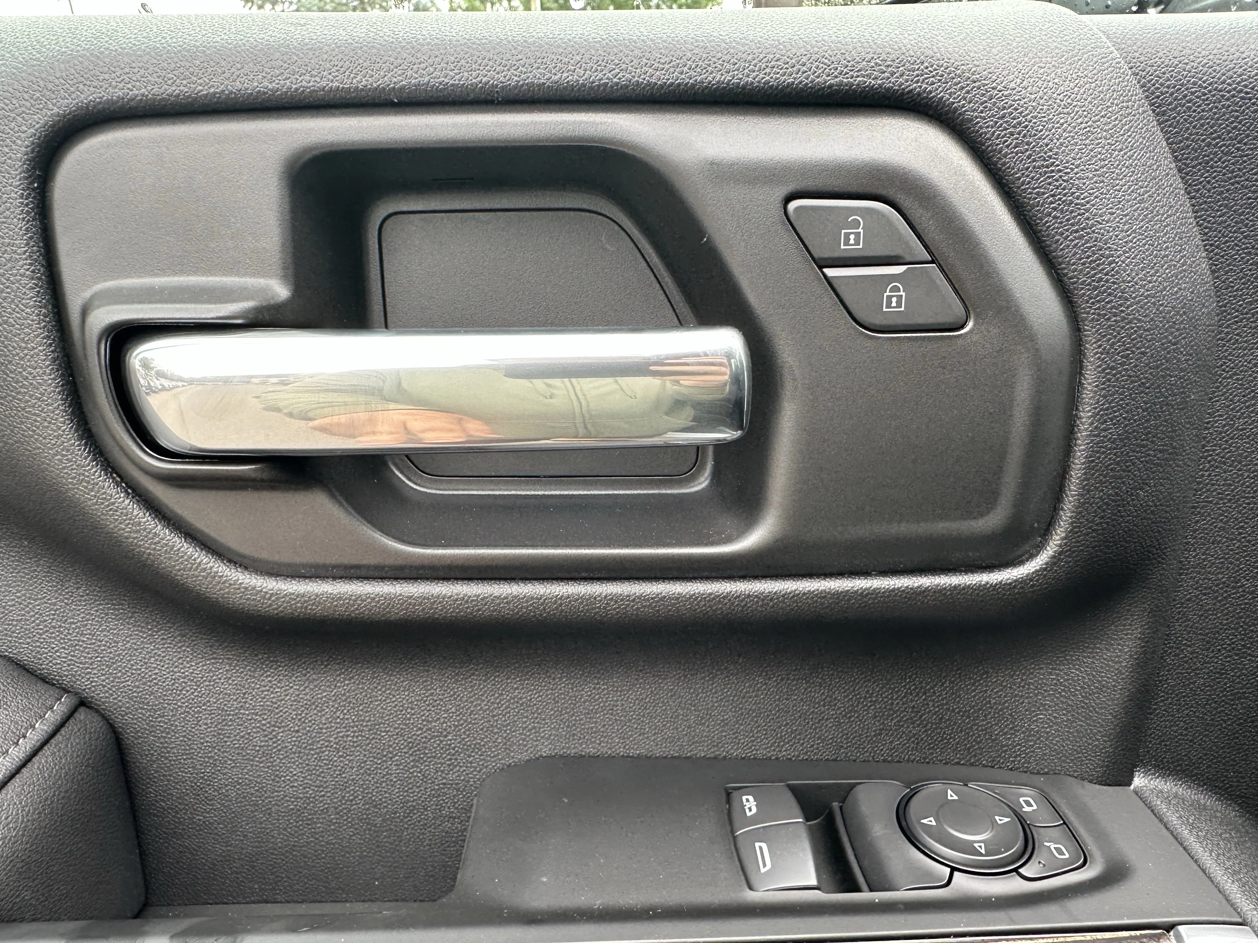 New 2026 Summit White GMC SLE image 9