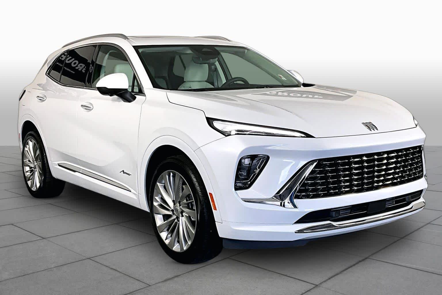 Used 2025 Iridescent White Tricoat Buick Avenir image 3