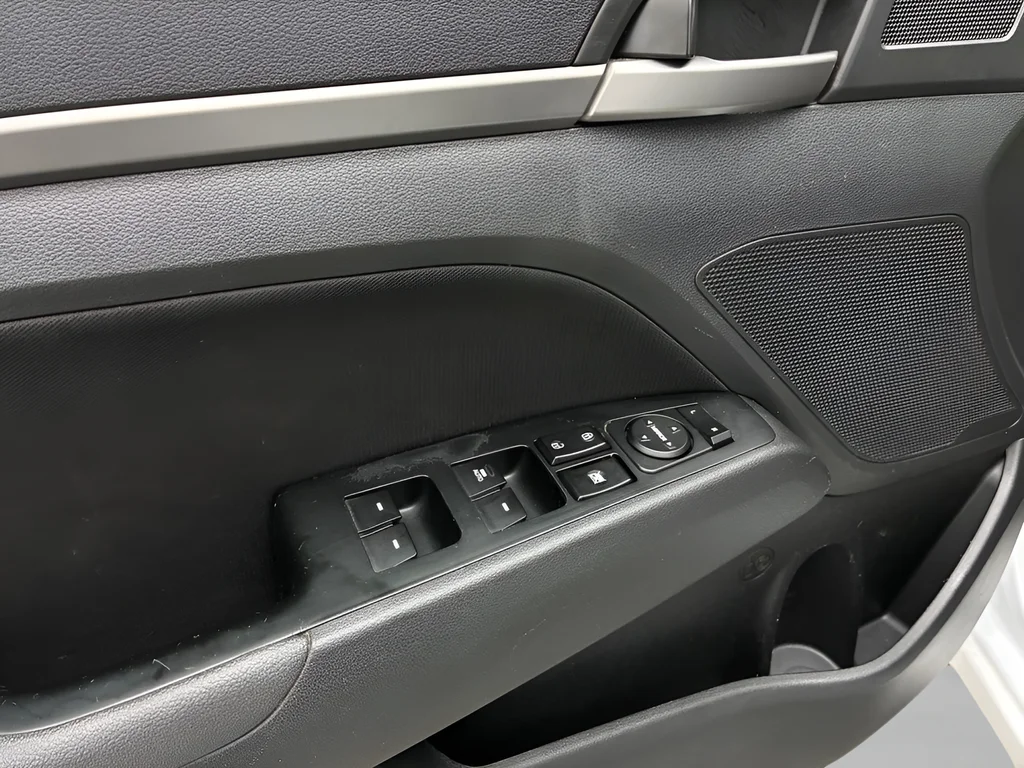 Used 2017 Quartz White Pearl Hyundai Value Edition image 26