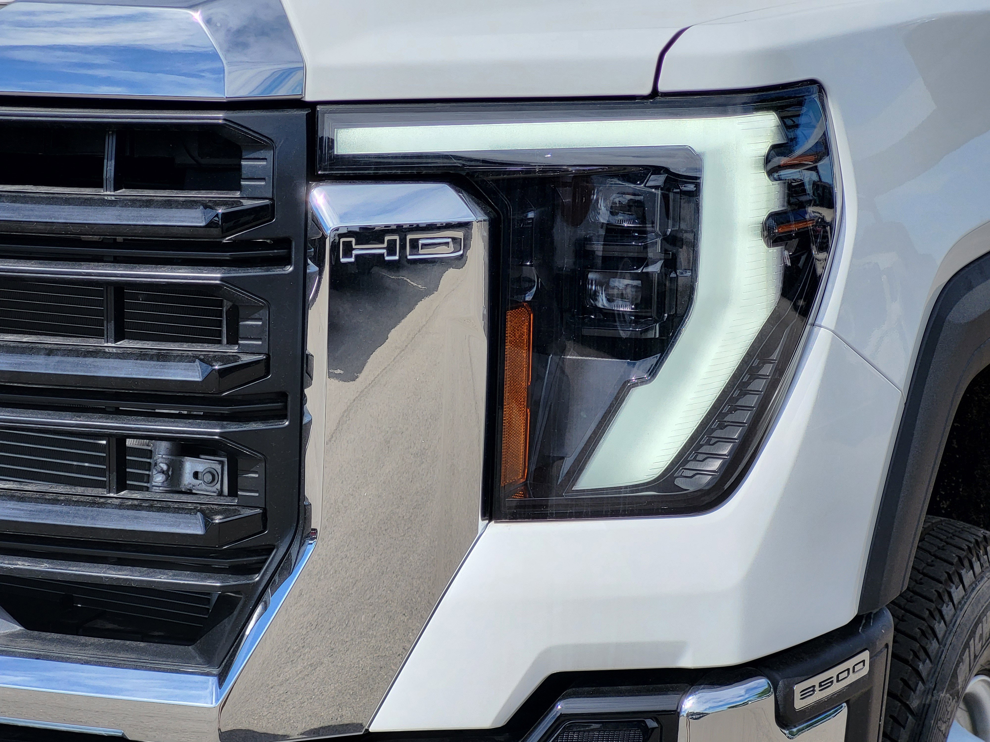New 2026 Summit White GMC Pro image 8
