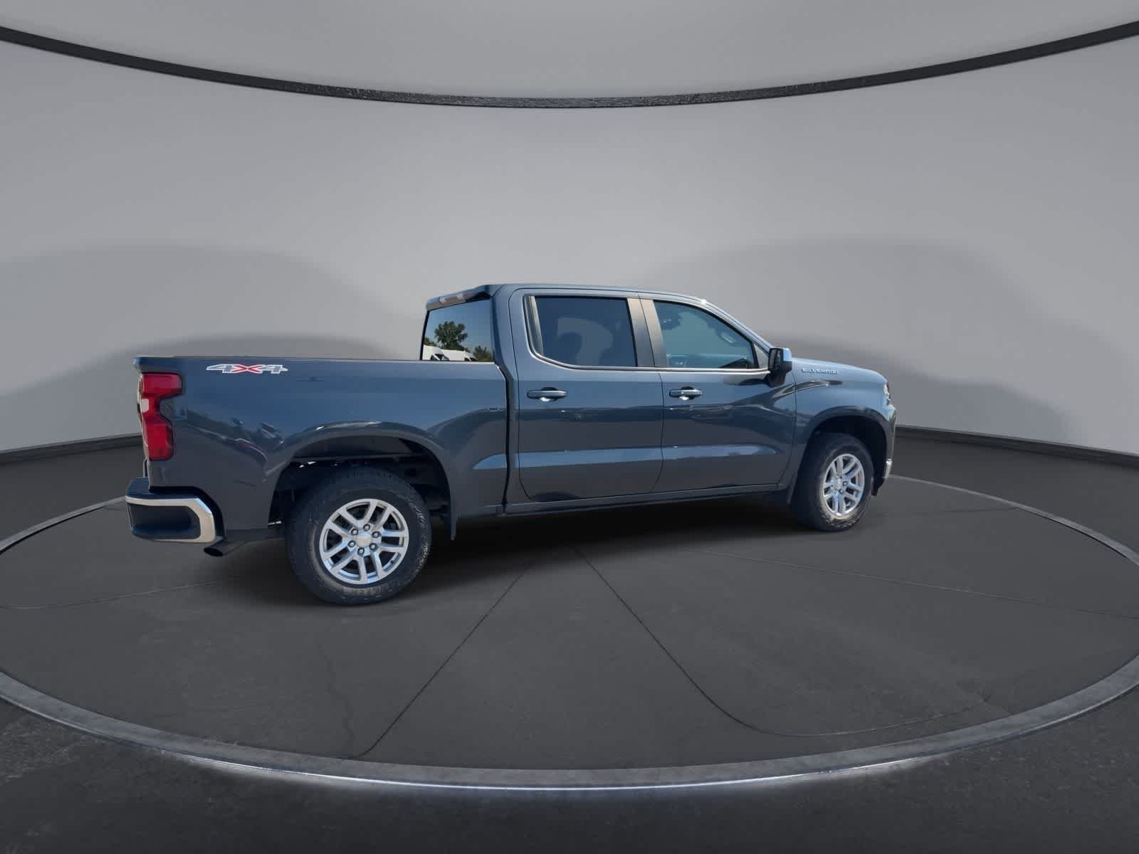 Used 2022 Shadow Gray Metallic Chevrolet LT image 8