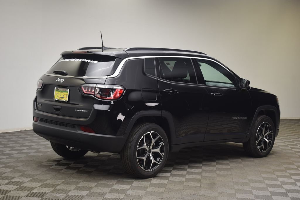 New 2026 Diamond Black Crystal Pearl-Coat Exterior Paint Jeep Limited image 6
