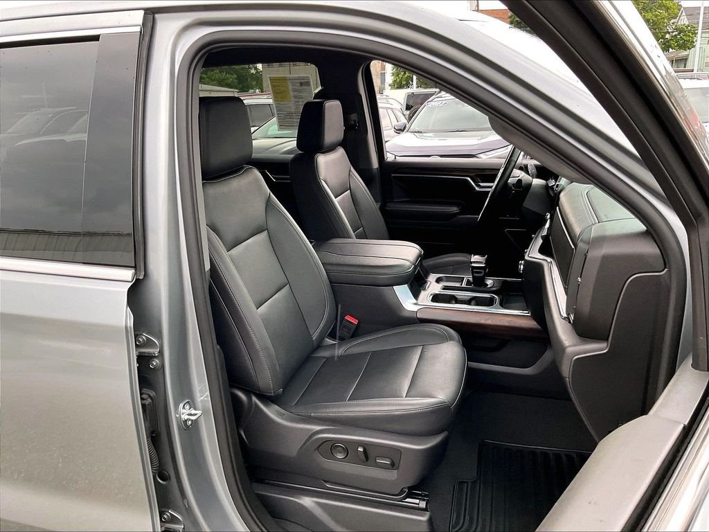 Used 2023 Silver GMC SLT image 11