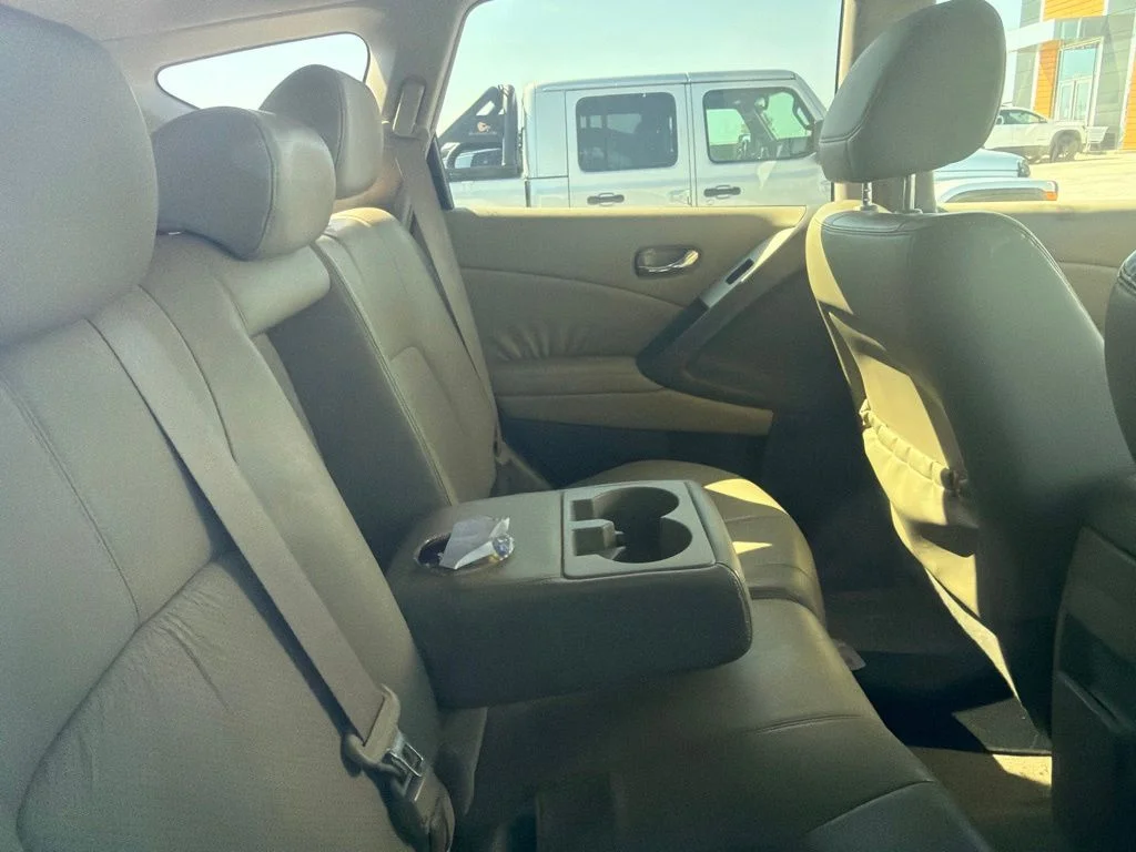 Used 2009 White Nissan SL image 10