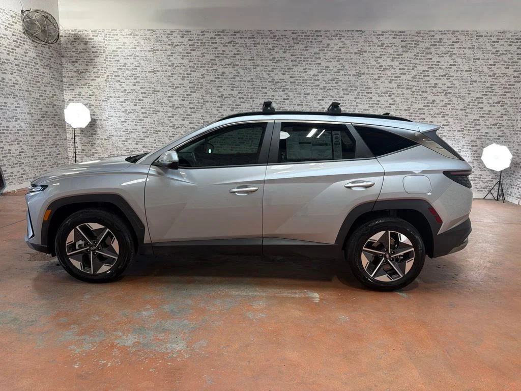 Used 2025 Shimmering Silver Hyundai SEL Convenience image 4
