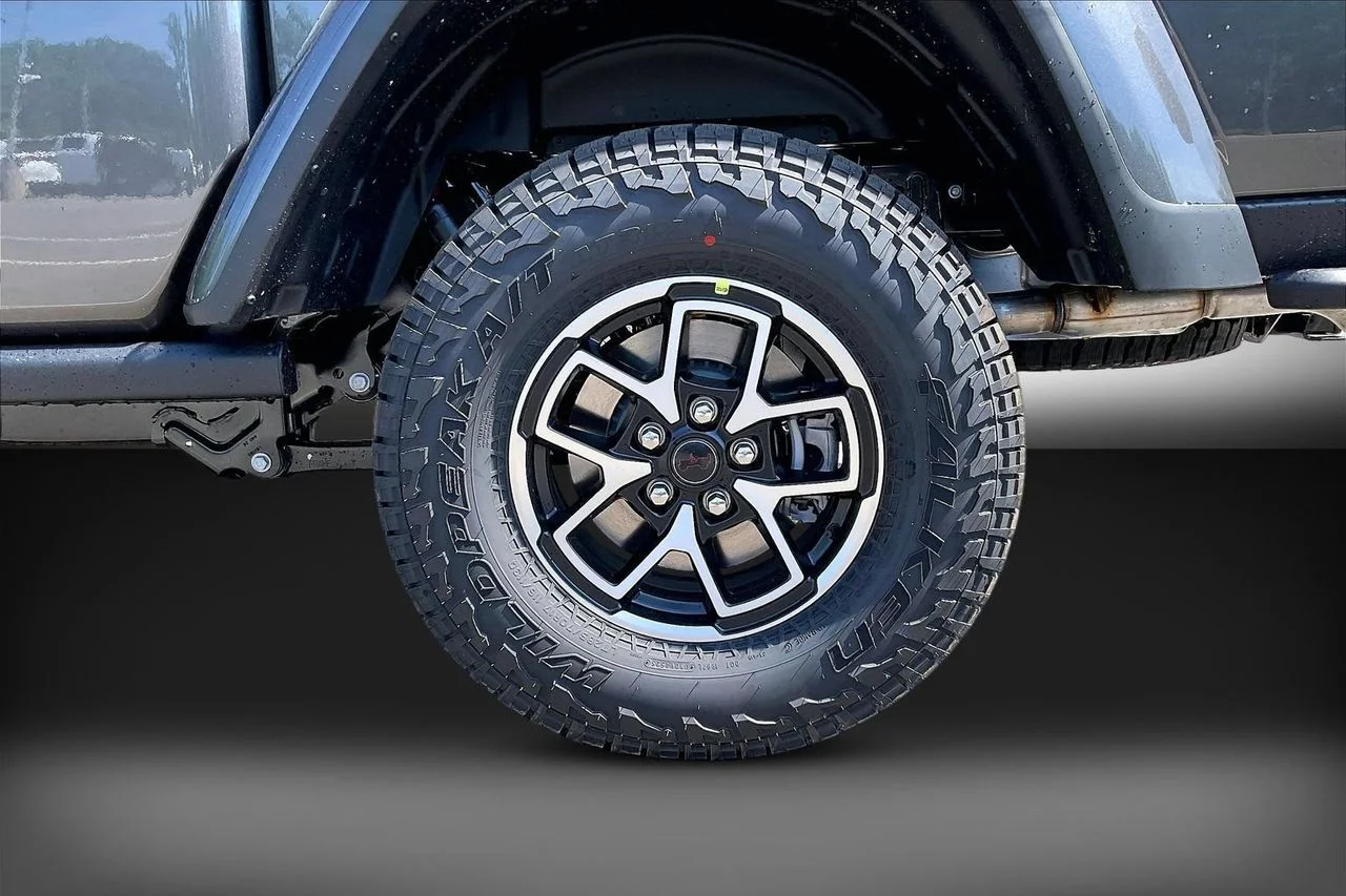 New 2026 Granite Crystal Metallic Clearcoat Jeep Rubicon X image 30