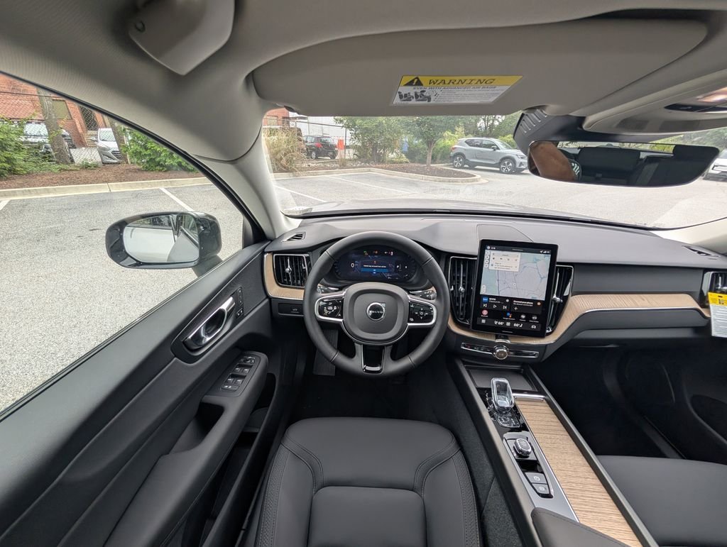 2026 Volvo XC60 Plus - Photo 10