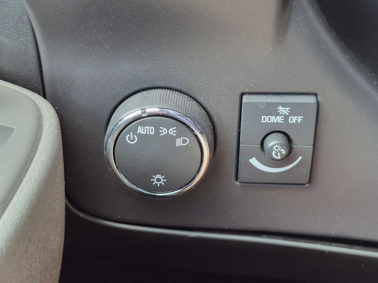 Used 2025 Summit White GMC  image 17