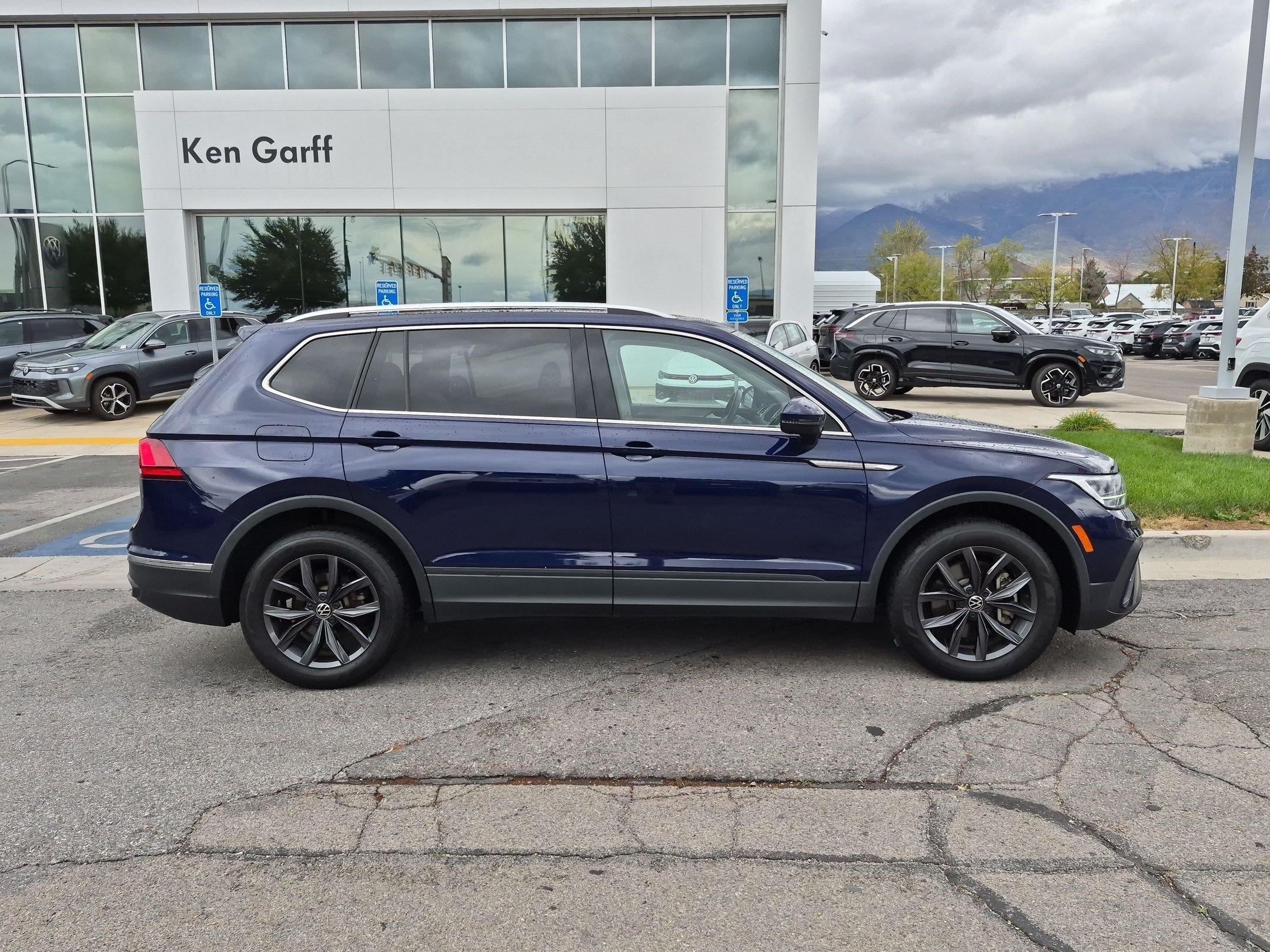Used 2023 Atlantic Blue Metallic Volkswagen SE image 2
