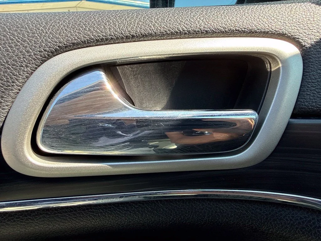 Used 2022  Jeep Limited image 12