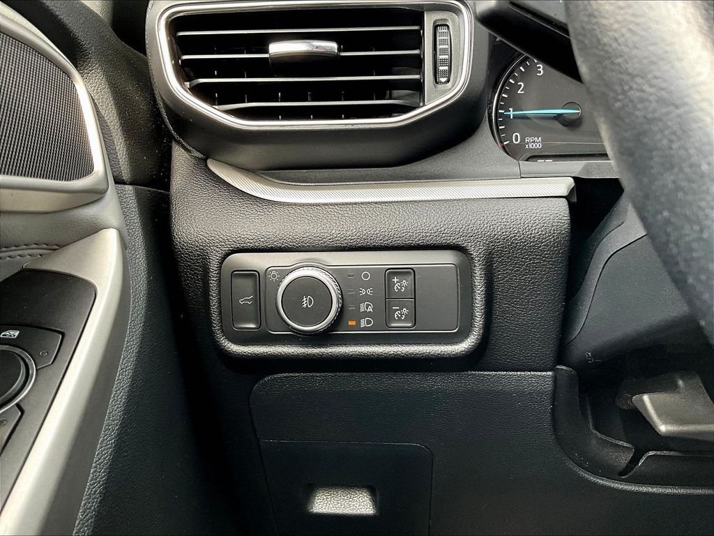 Used 2021 Black Ford XLT image 17