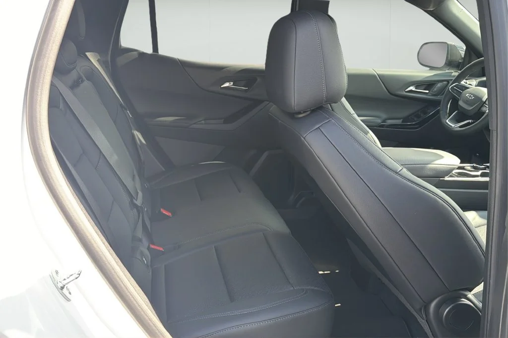 New 2027 Summit White Chevrolet LT image 13
