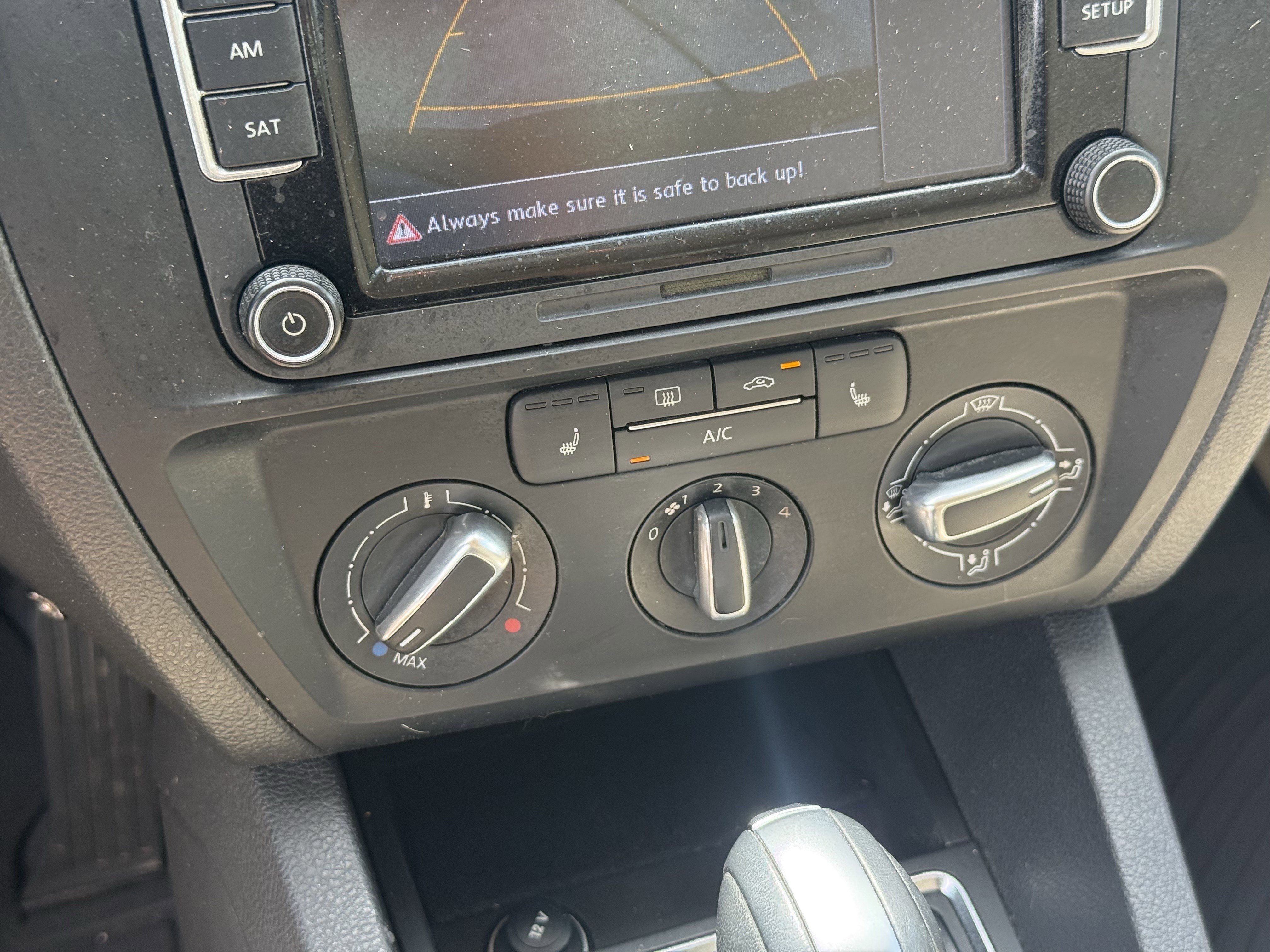 Used 2015  Volkswagen  image 21