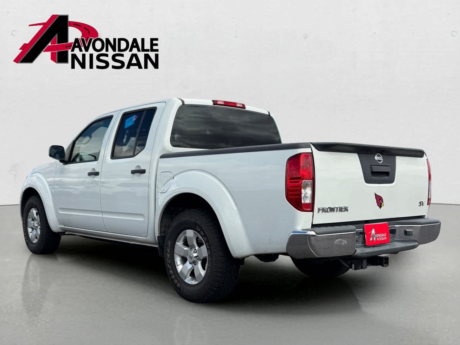 Used 2013 Glacier White Nissan SV image 2