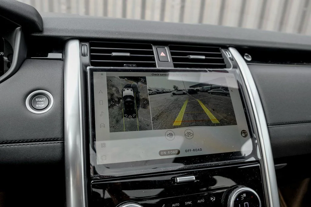 Certified Used 2025 Fuji White Land Rover S image 13